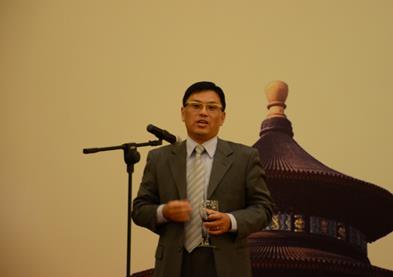 賽默飛中國色譜業(yè)務高級商務運營總監(jiān)梁曉峰先生在正式歡迎晚宴上致辭